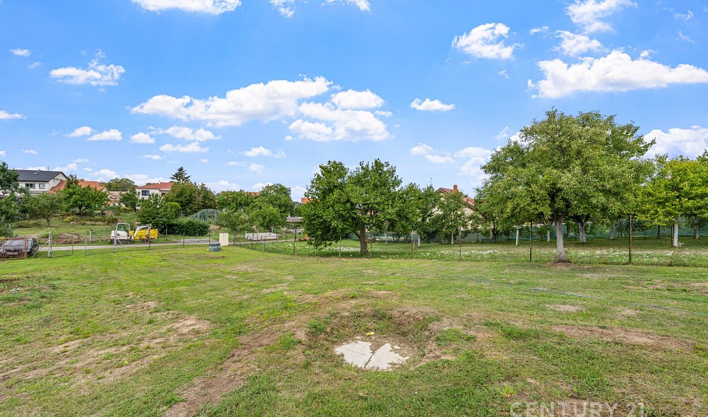 Prodej stavebního pozemku 661 m², Prace – náhled fotky 2