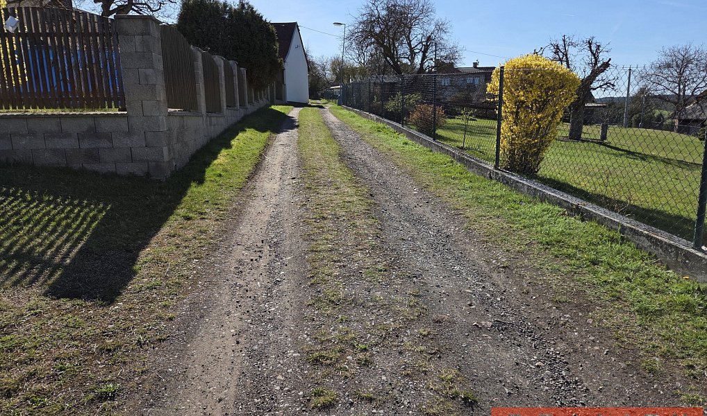 Prodej stavebního pozemku 1 061 m², Komárov – náhled fotky 3