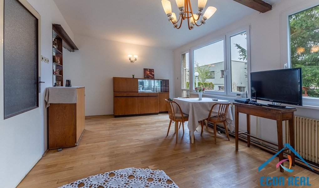 Prodej domu 150 m² s pozemkem 830 m², Jesenice – náhled fotky 8