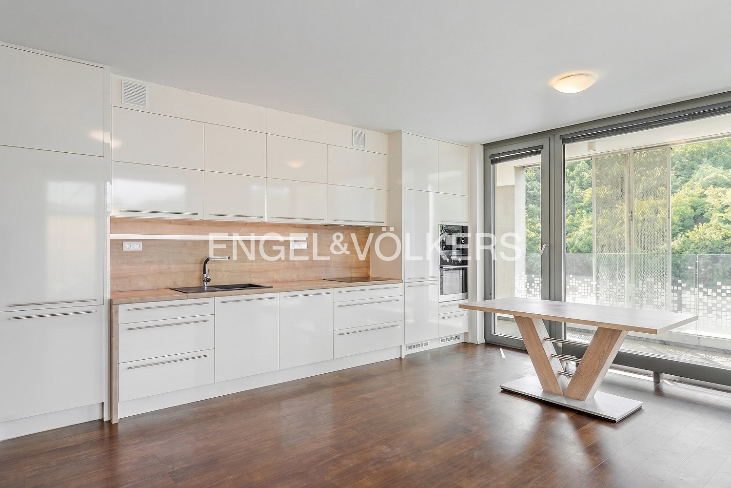 Pronájem bytu 4+kk 104 m² – fotografie 2