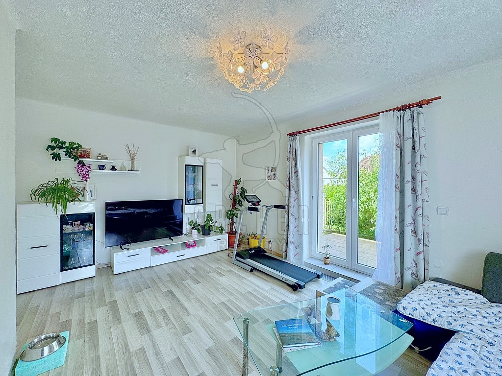 Prodej domu 165 m² s pozemkem 889 m² – fotografie 2