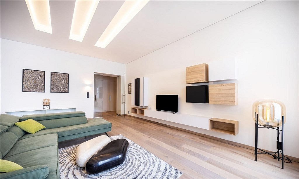 Pronájem bytu 3+kk 181 m² — photo 2