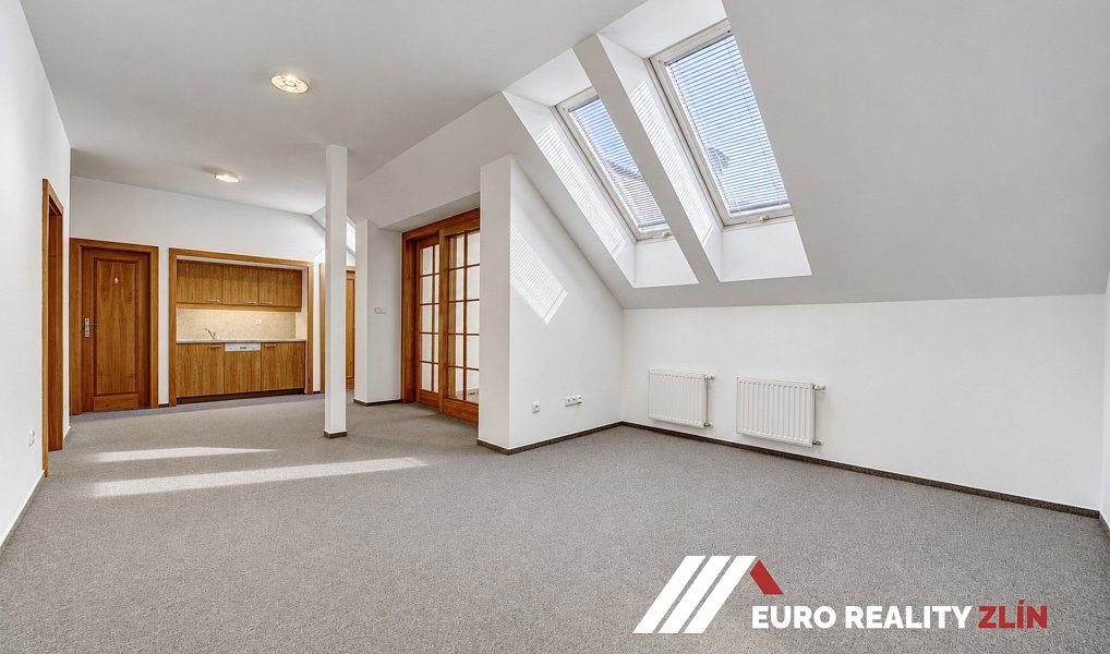 Pronájem kanceláře 477 m², Zlín – náhled fotky 9