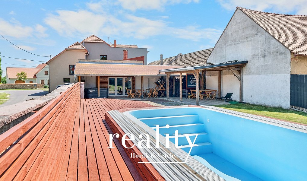Prodej ubytovacího objektu 564 m², Lukov – náhled fotky 2