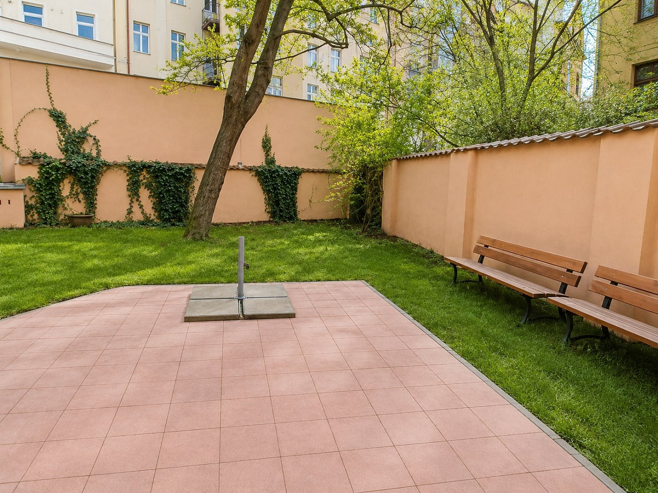 Prodej nájemního domu, činžáku 735 m² — photo 3