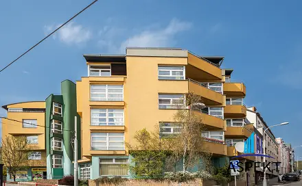 Pronájem obchodních prostor 224 m², U třešňovky, Praha 8 - Kobylisy