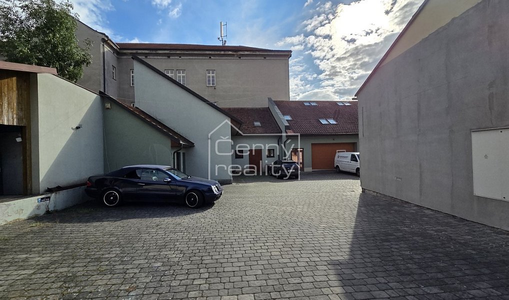 Pronájem bytu 1+kk 50 m², Jičín – náhled fotky 12