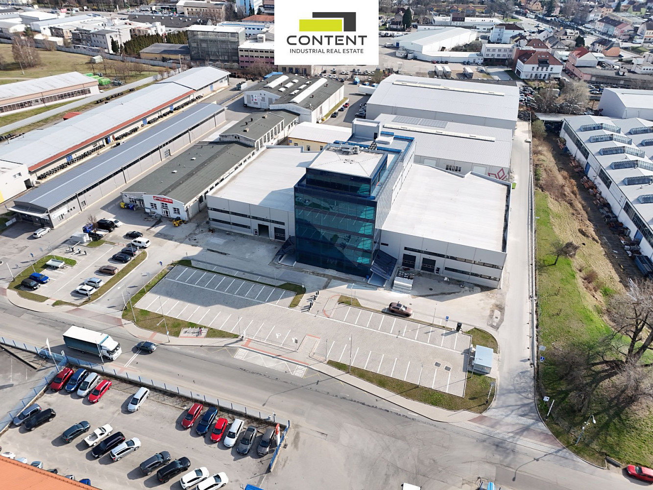 Pronájem skladovacích prostor 2 200 m² – fotografie 2