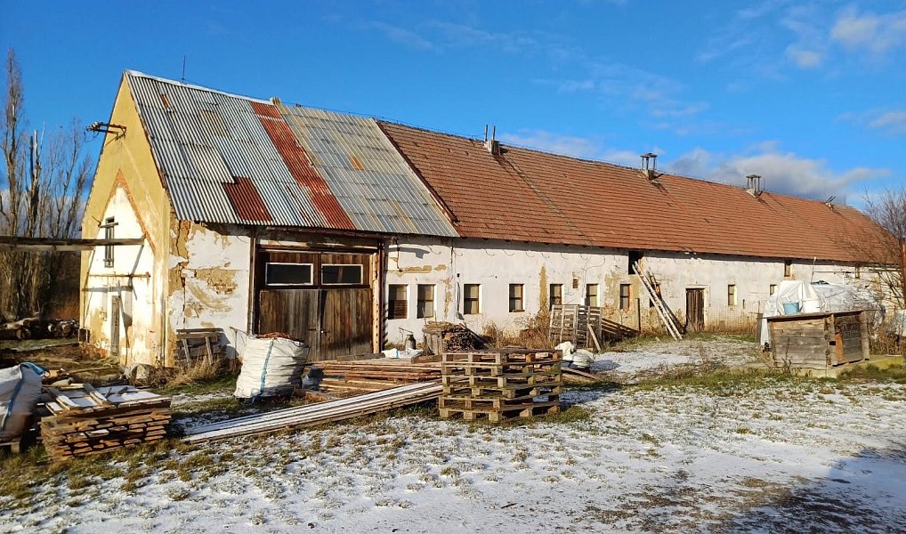 Prodej domu (jiného typu) 2 520 m² s pozemkem 34 026 m², Líšťany – náhled fotky 2