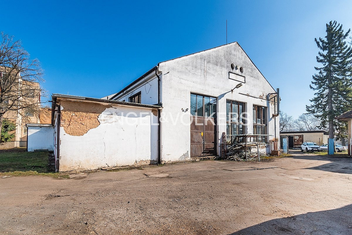 Pronájem skladovacích prostor 474 m²