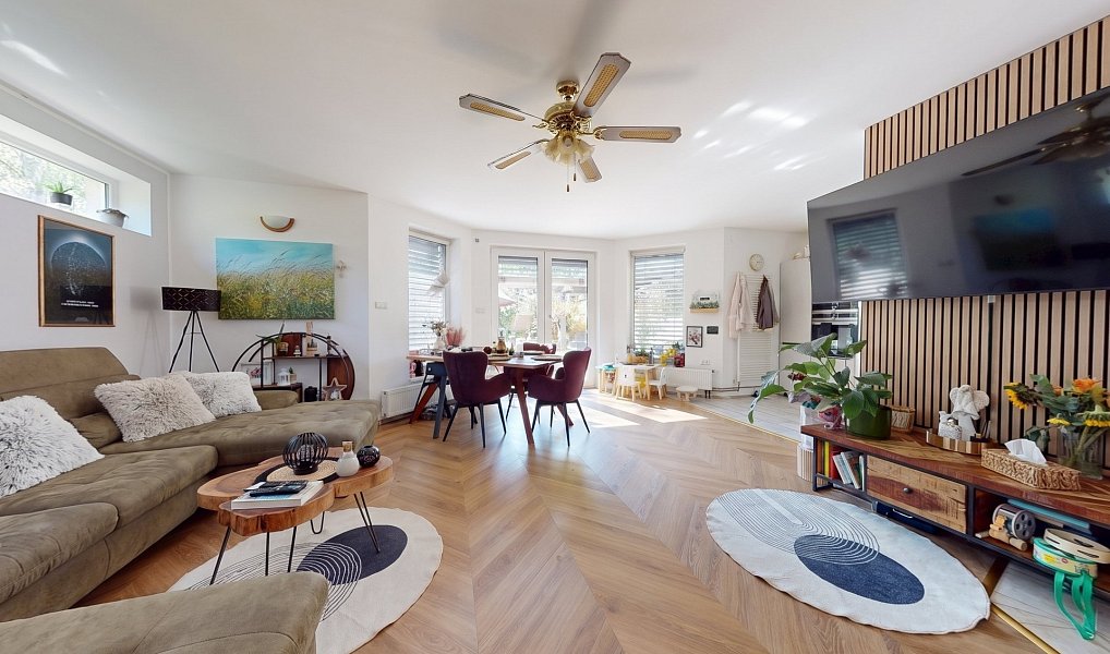 Prodej domu 215 m² s pozemkem 671 m², Střelice – náhled fotky 3