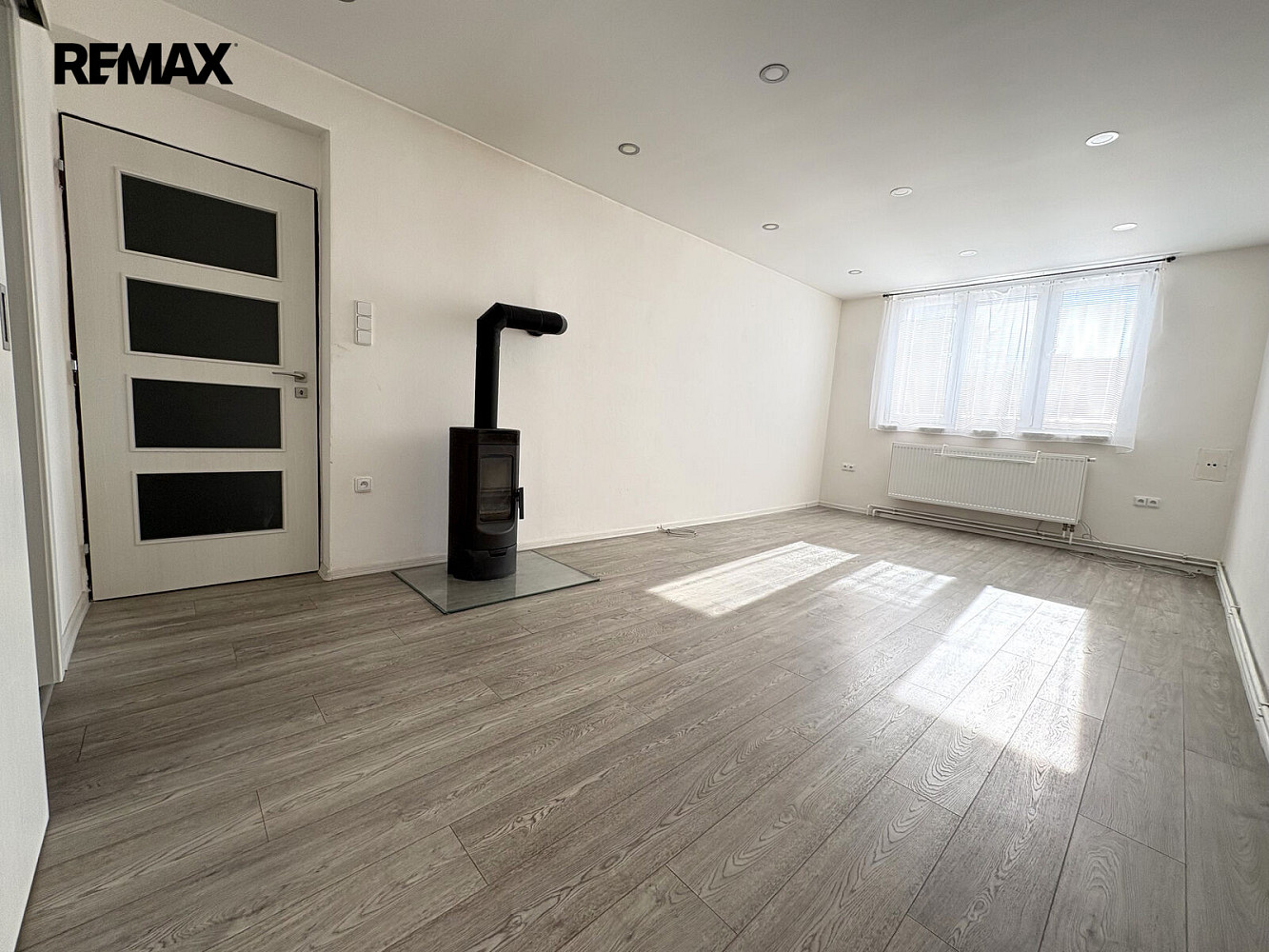 Pronájem bytu 2+1 56 m² – fotografie 3