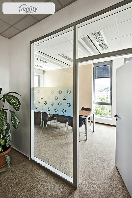 Pronájem kanceláře 405 m² — photo 3
