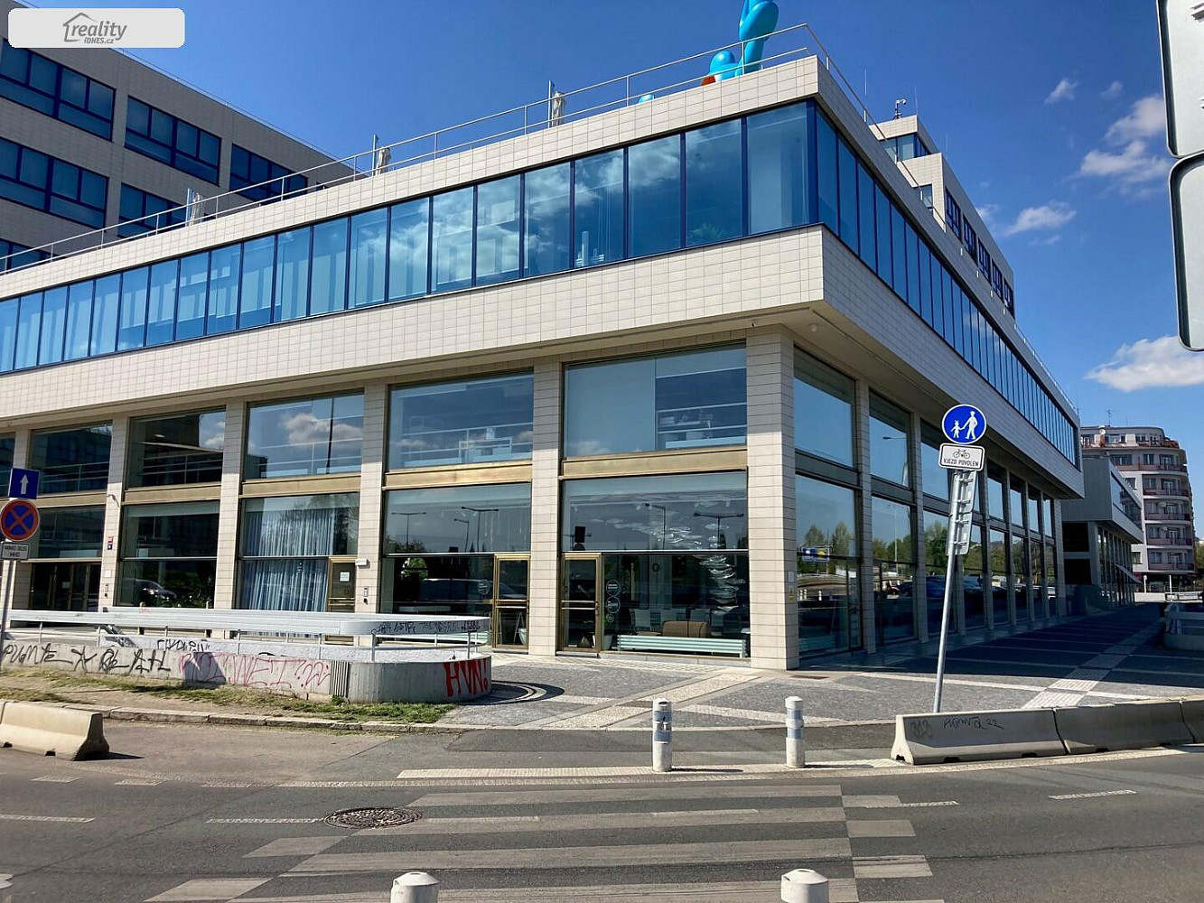 Pronájem obchodních prostor 242 m² — photo 2
