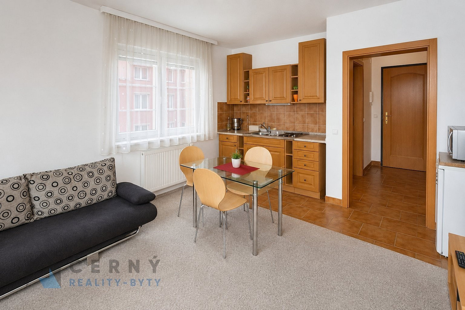 Pronájem bytu 1+kk 28 m² – fotografie 3