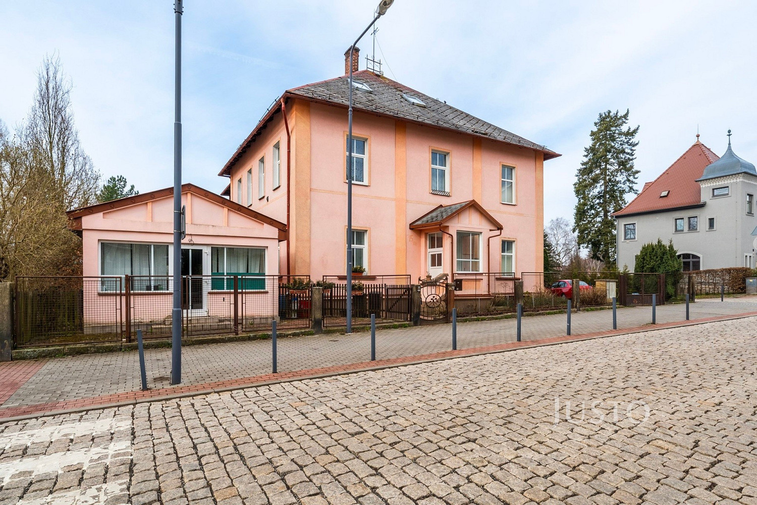 Prodej domu 225 m² s pozemkem 931 m² – fotografie 2
