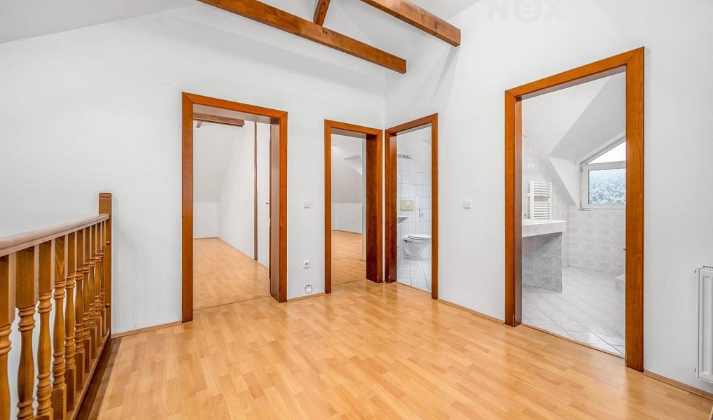 Prodej domu 337 m² s pozemkem 915 m², Praha – náhled fotky 17