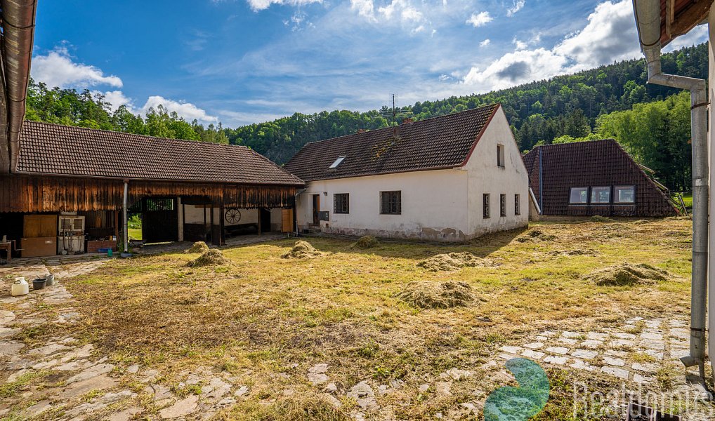 Prodej zemědělského objektu 1 300 m², Dolní Třebonín – náhled fotky 9