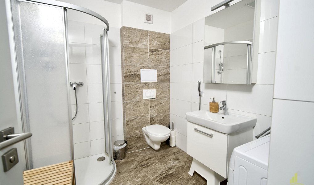 Prodej ubytovacího objektu 144 m², Hlohovec – náhled fotky 5