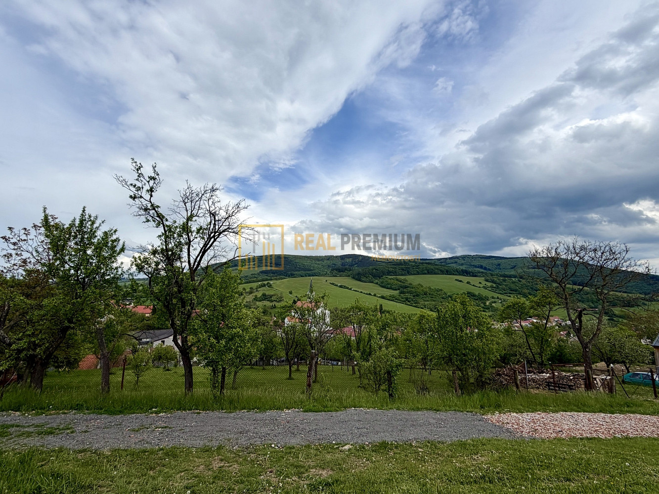 Prodej stavebního pozemku 750 m² – fotografie 3