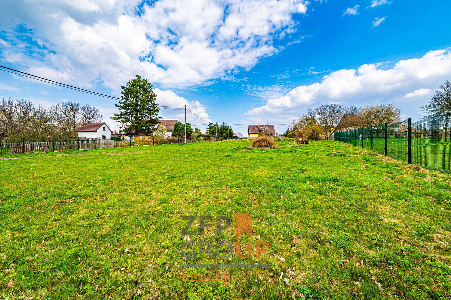 Prodej stavebního pozemku 2 296 m²