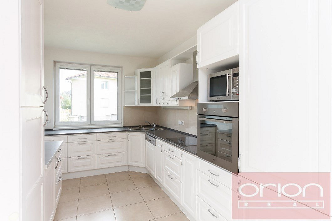 Pronájem domu 350 m² s pozemkem 800 m² — photo 2