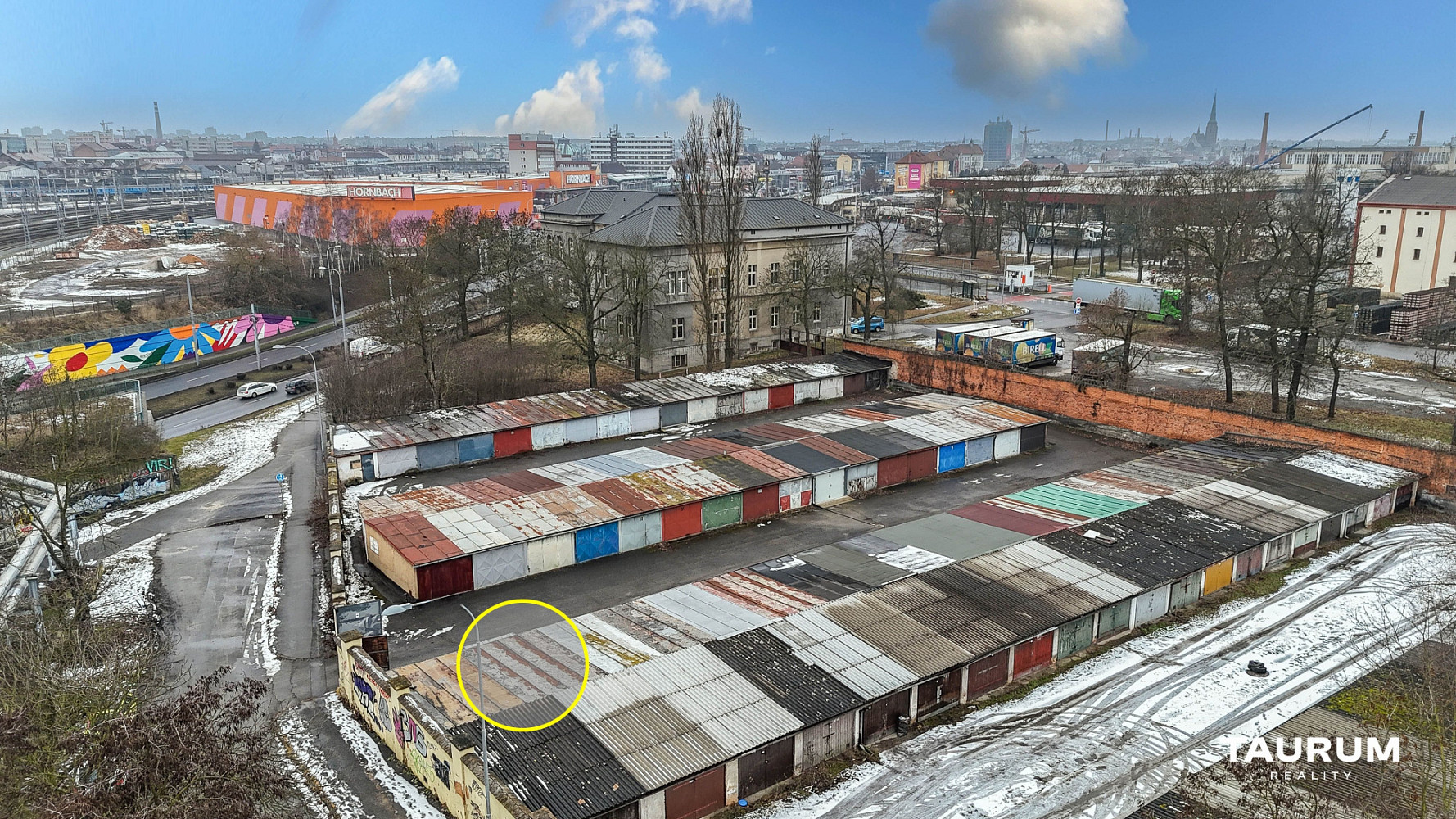 Garáž v centru Plzně v oploceném areálu – fotografie 3