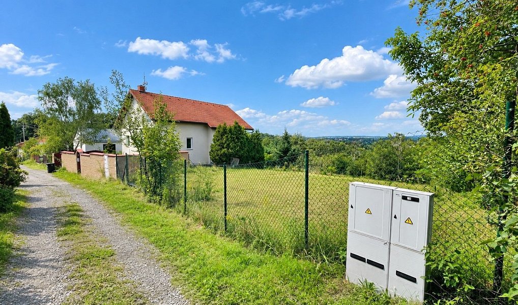 Prodej stavebního pozemku 1 346 m², Kamenice – náhled fotky 2