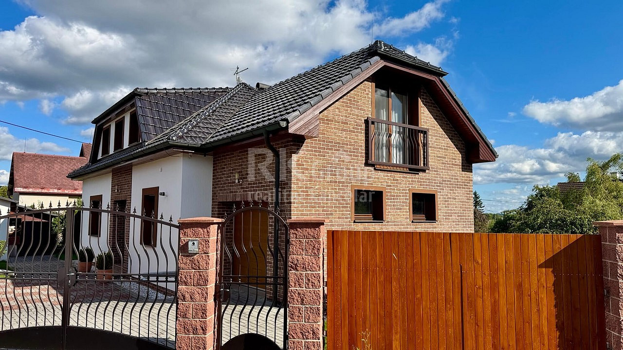 Prodej domu 213 m² s pozemkem 682 m²