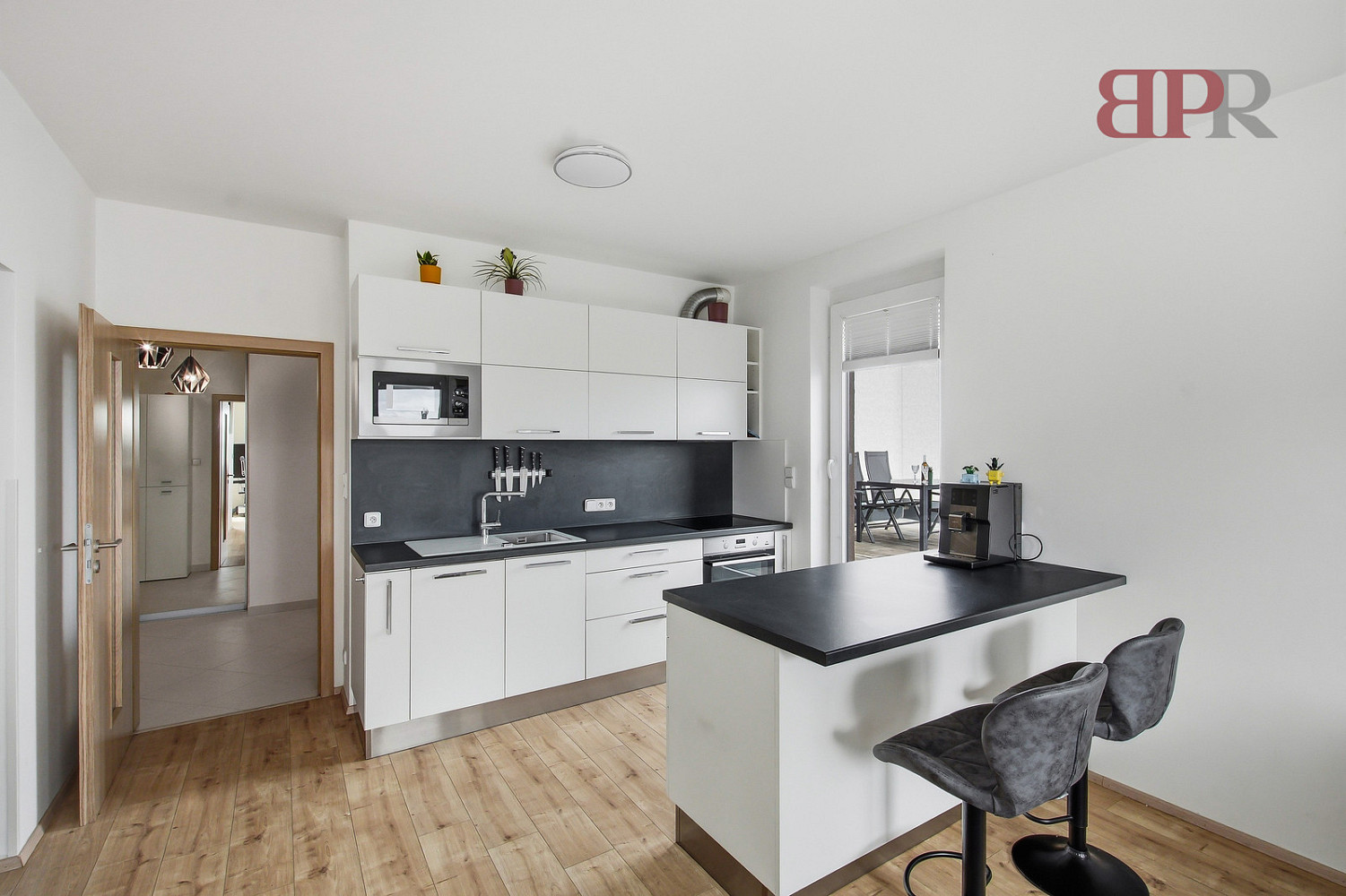 Pronájem bytu 1+kk 57 m² — photo 2