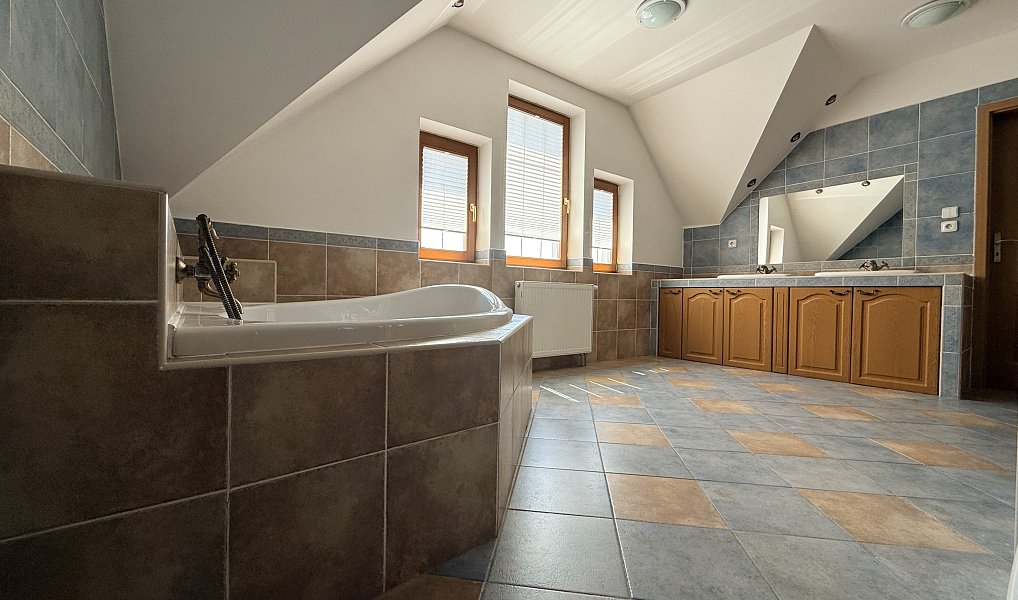 Prodej domu 507 m² s pozemkem 751 m², Čáslav – náhled fotky 9