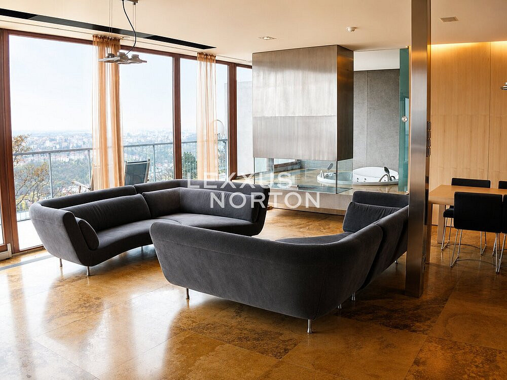 Pronájem bytu 4+kk 140 m² — photo 2