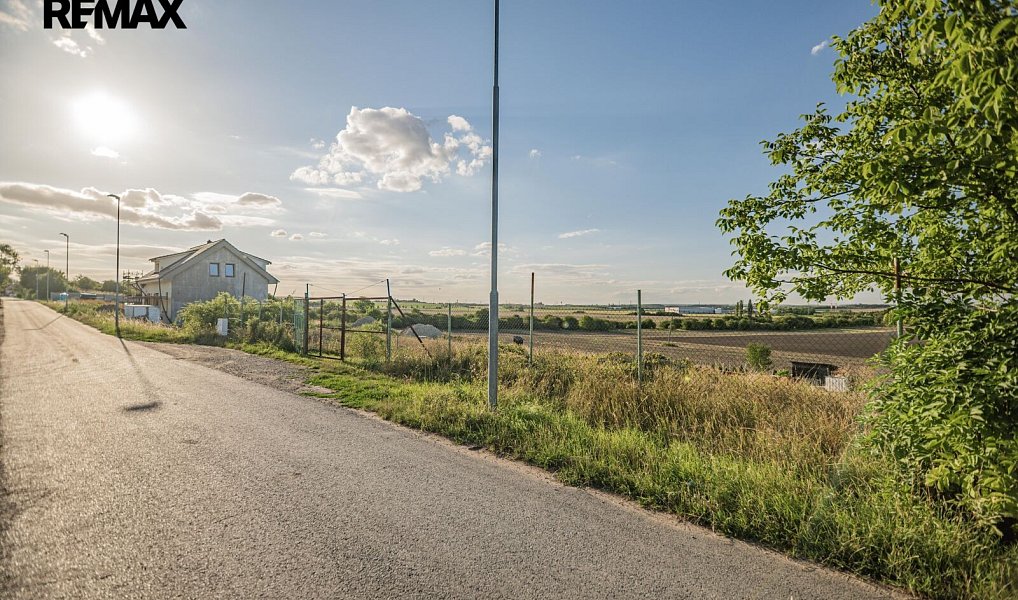 Prodej stavebního pozemku 1 295 m², Vykáň – náhled fotky 6