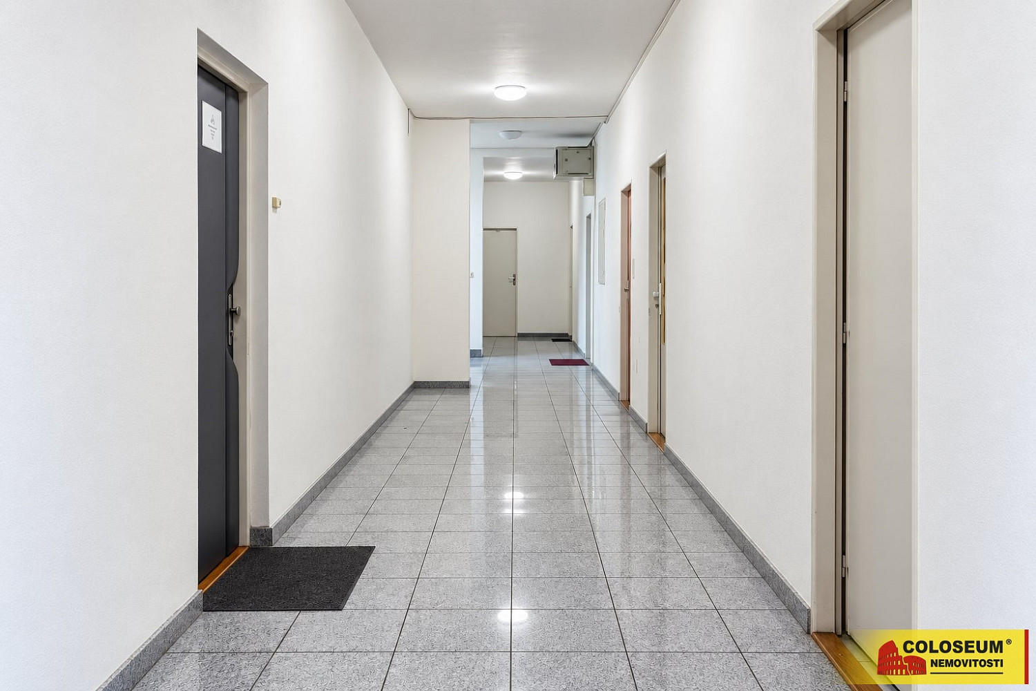 Pronájem kanceláře 24 m² – fotografie 4