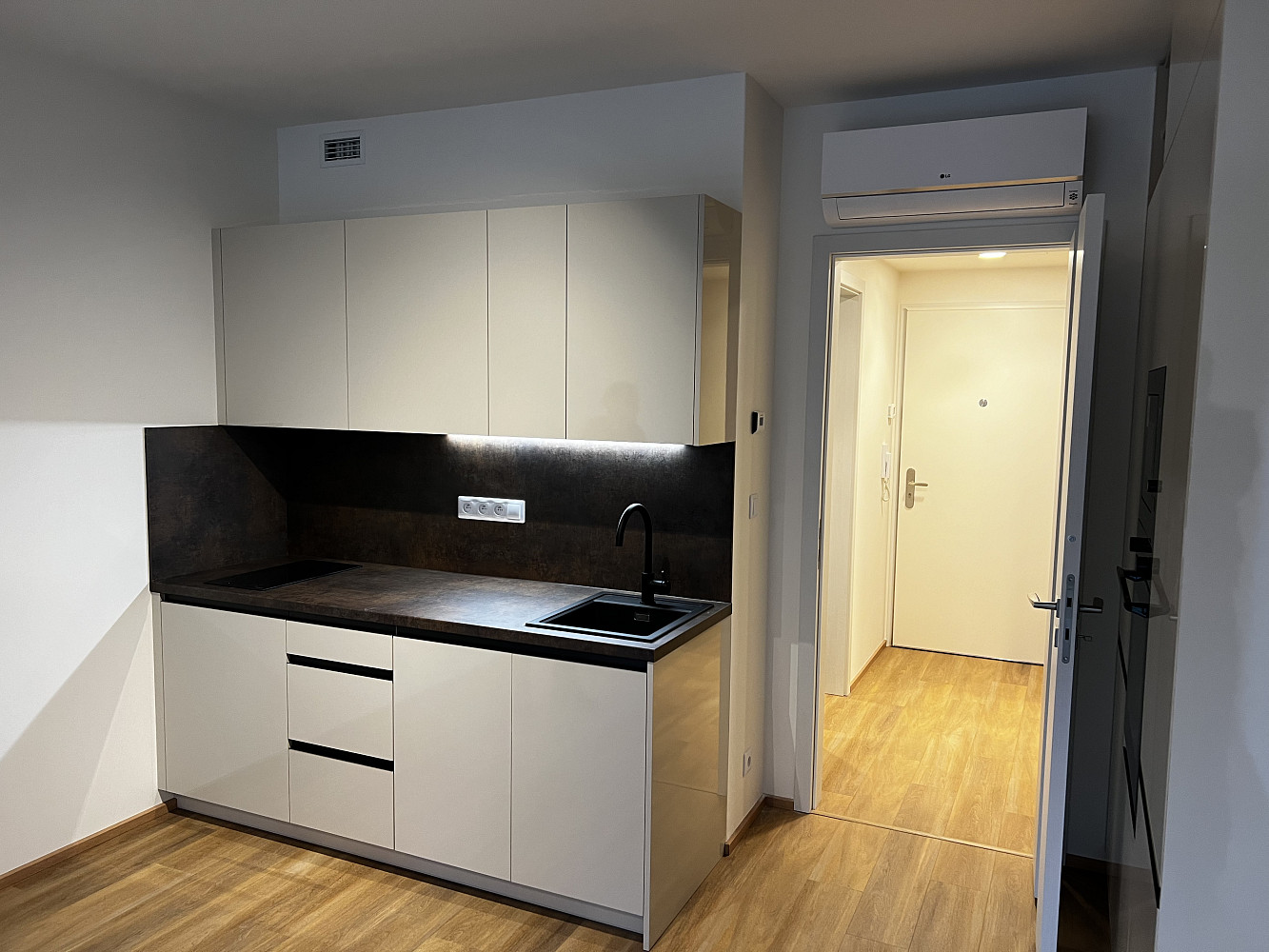 Pronájem bytu 1+kk 32 m² — photo 4