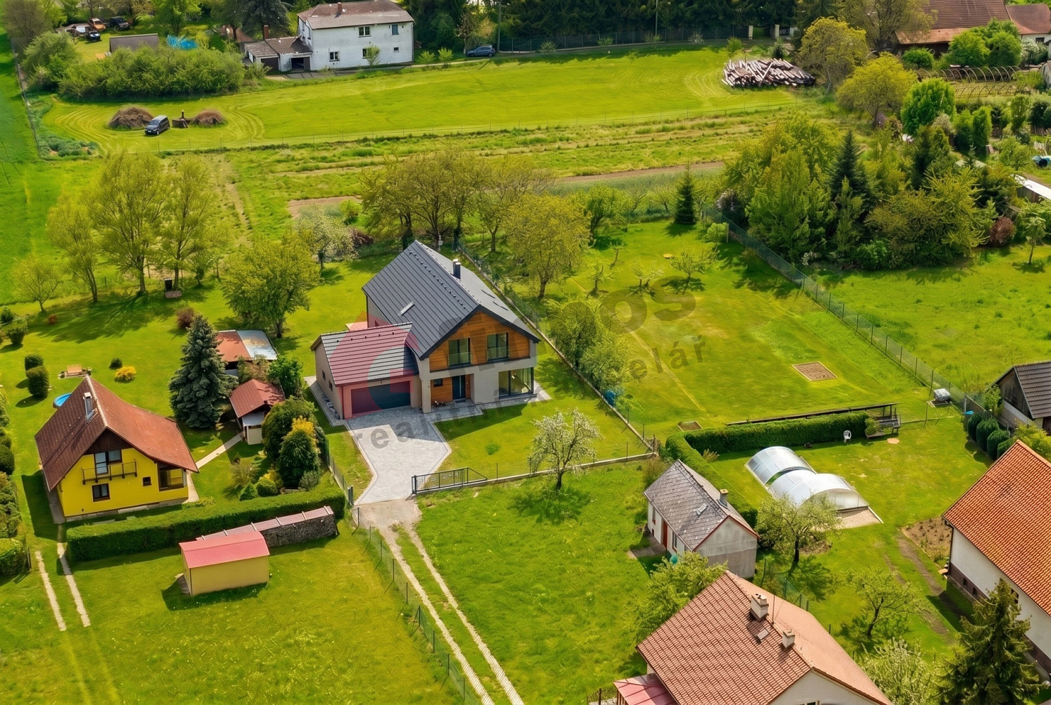 Prodej stavebního pozemku 1 435 m² – pohled 4