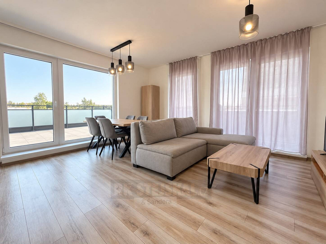Pronájem bytu 2+kk 56 m² – fotografie 3