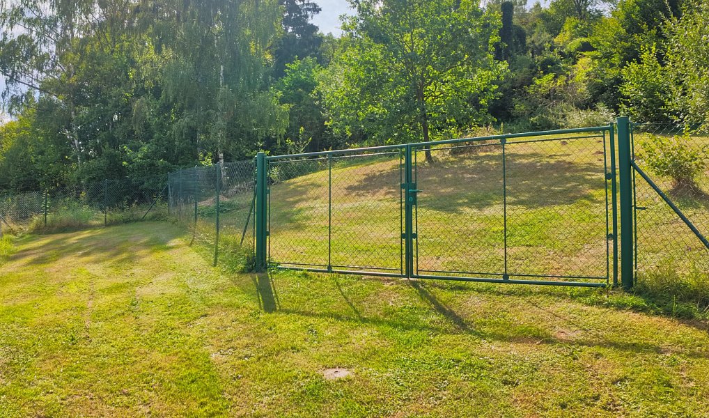 Prodej stavebního pozemku 1 897 m², Hrusice – náhled fotky 3