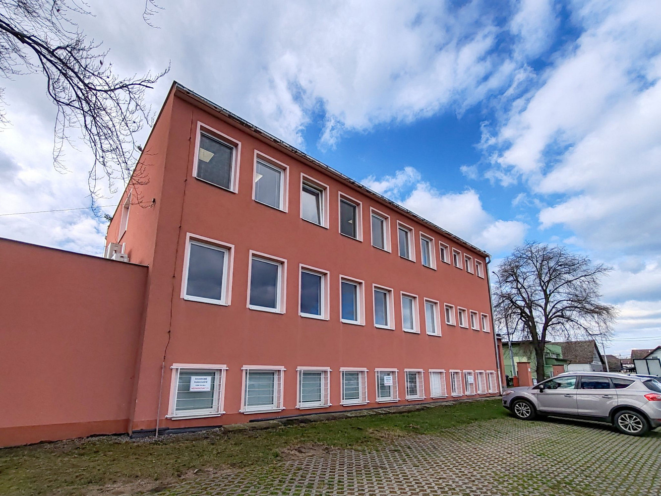 Pronájem kanceláře 200 m²