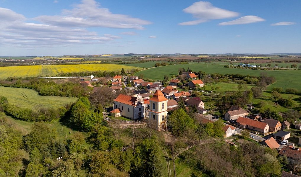 Prodej stavebního pozemku 1 605 m², Vrbčany – náhled fotky 3