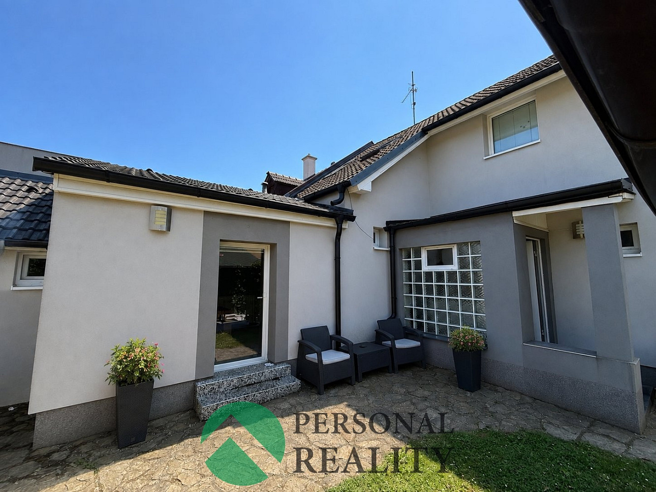 Prodej domu 130 m² s pozemkem 377 m² – fotografie 2