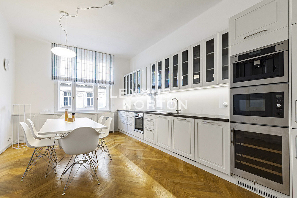 Pronájem bytu 3+1 142 m² — photo 2