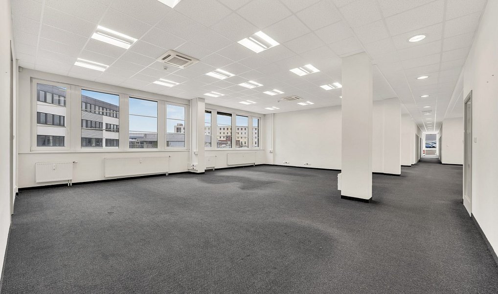 Pronájem kanceláře 390 m², Ořech – náhled fotky 3