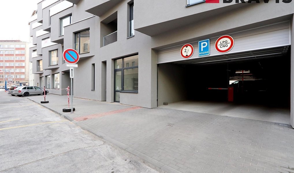 Pronájem dvou garážových stání, ul. Křenová, Brno - Trnitá, Brno – fotka 1 z 5