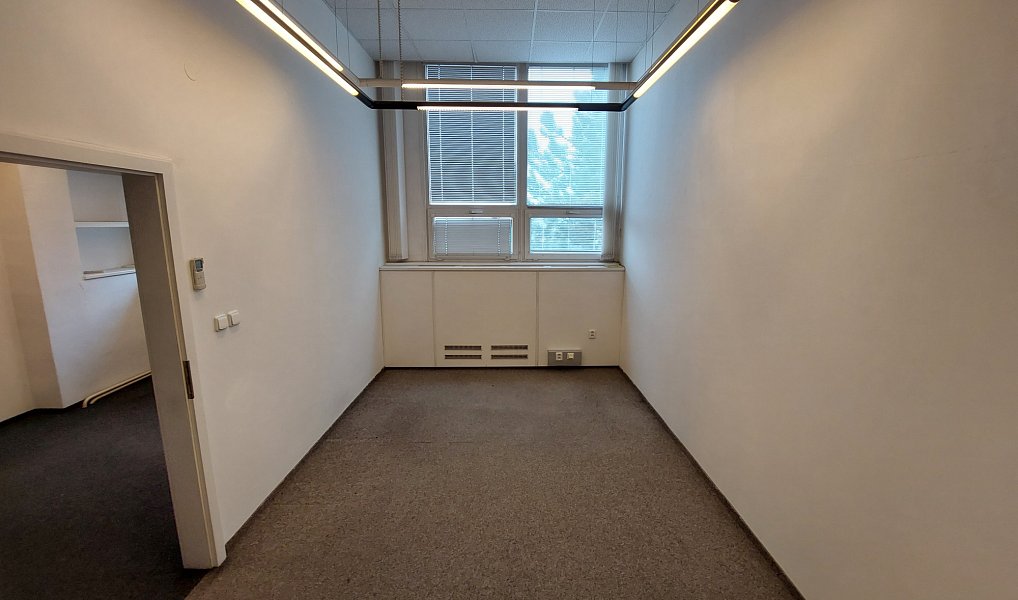 Pronájem kanceláře 84 m², Jičín – náhled fotky 2
