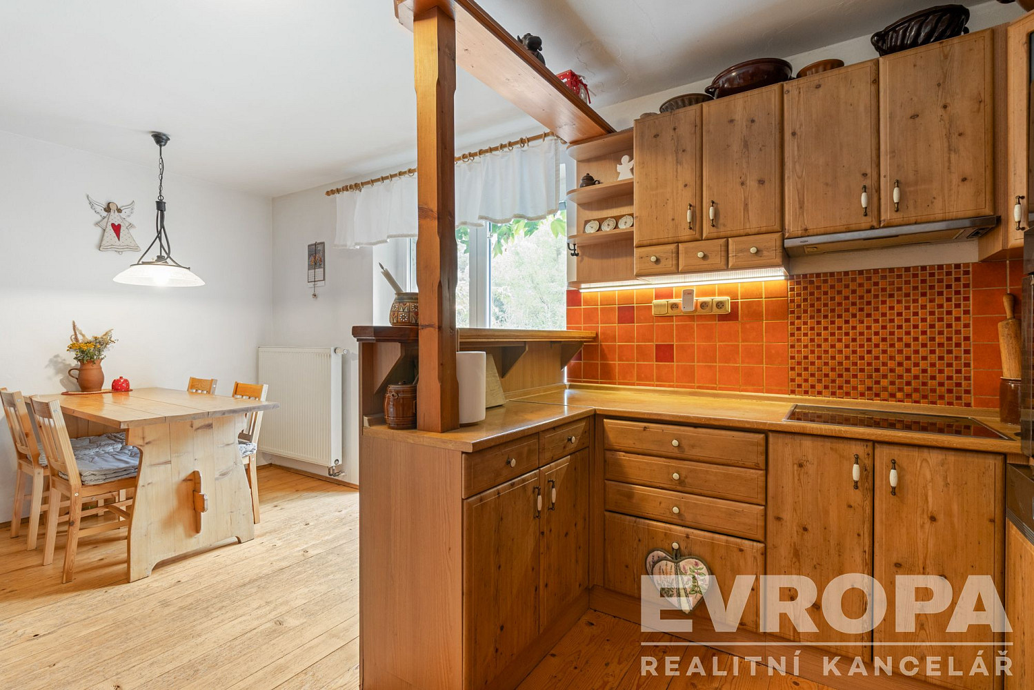 Prodej domu 228 m² s pozemkem 643 m² – fotografie 3