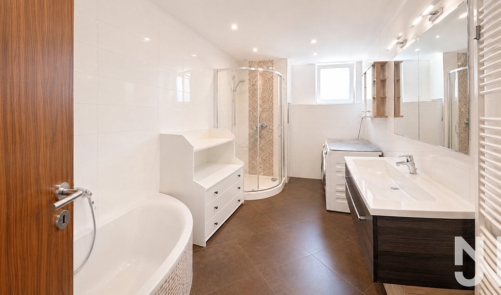 Prodej bytu 5+1 130 m², Praha – náhled fotky 6