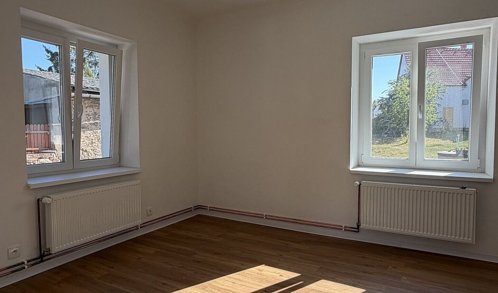 Pronájem bytu 3+kk 96 m², Vroutek – náhled fotky 3