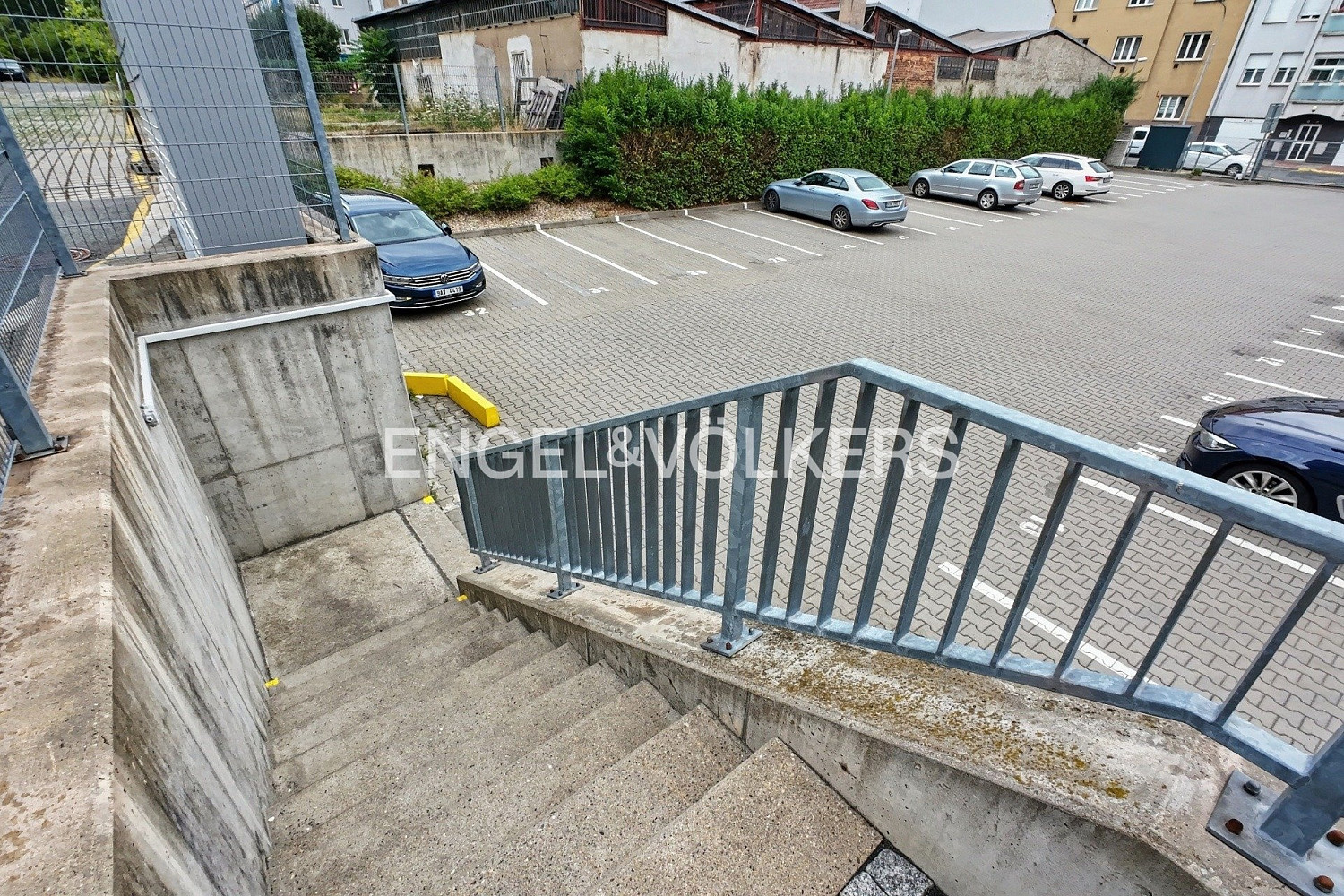Parkoviště vedle čezu - (bb centrum vyskočilova) — photo 4