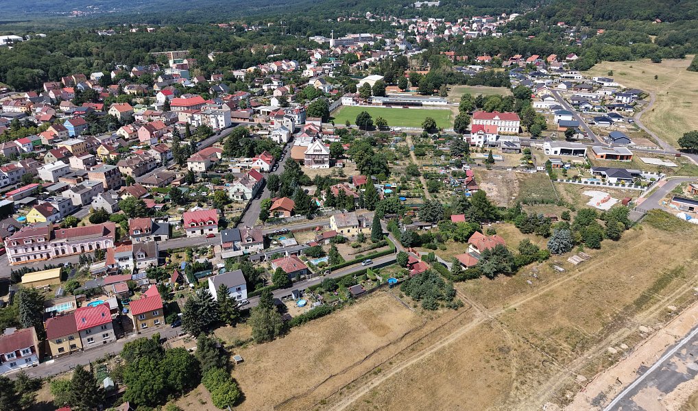Prodej stavebního pozemku 881 m², Dubí – náhled fotky 3